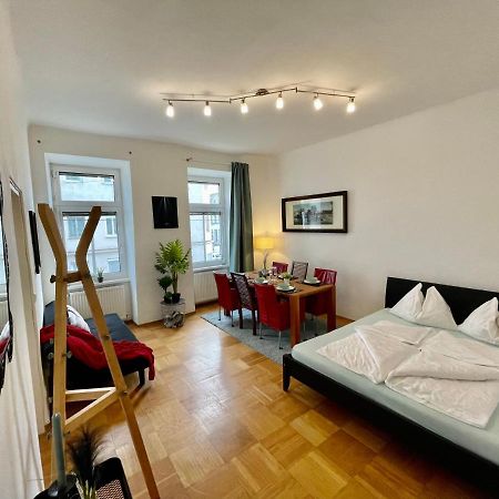וינה Nice Apartment Close To City Center מראה חיצוני תמונה